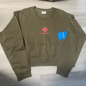 New with tags! Columbia cropped fleece sweatshirt. Super comfy!
